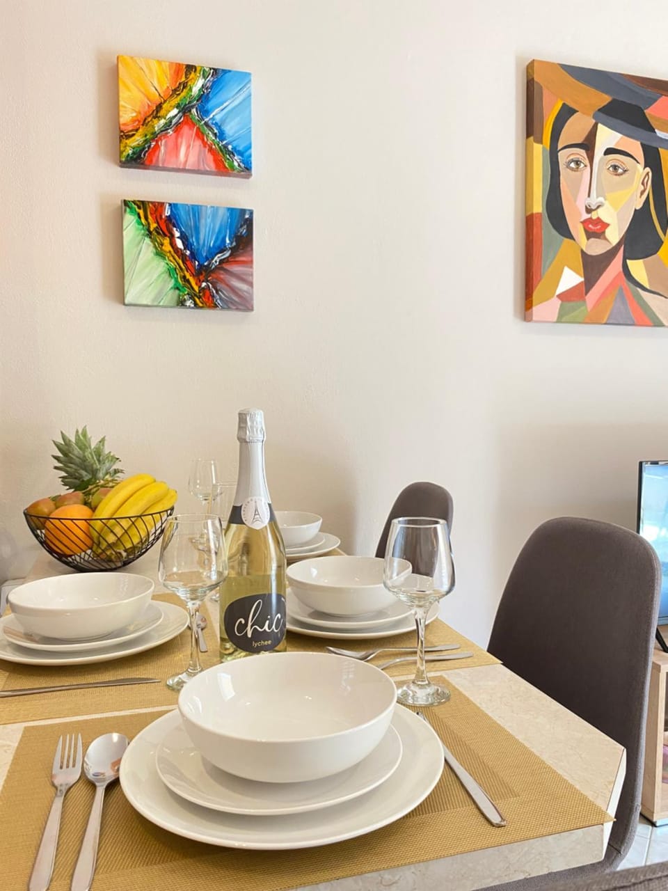 Food and drinks, Dining area, Food