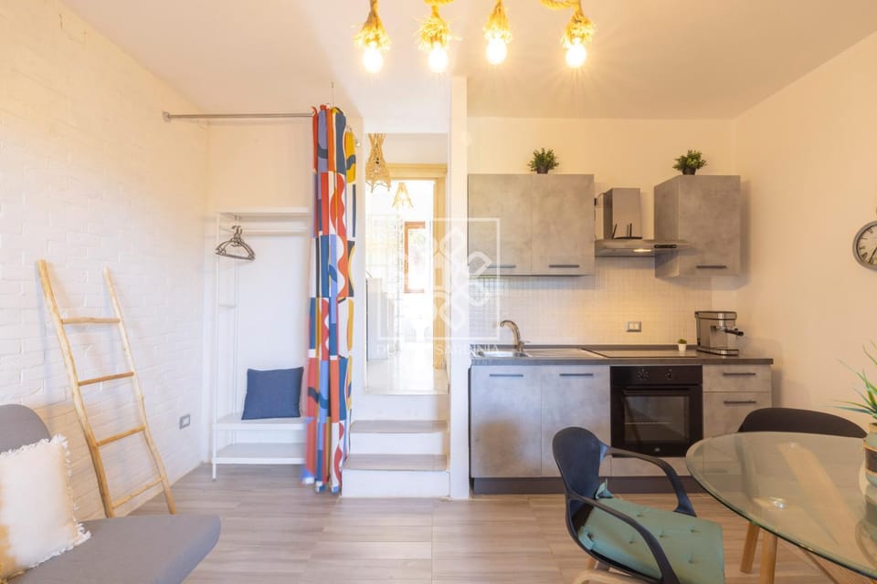 Kitchen or kitchenette, Living room, Seating area, Dining area, stove