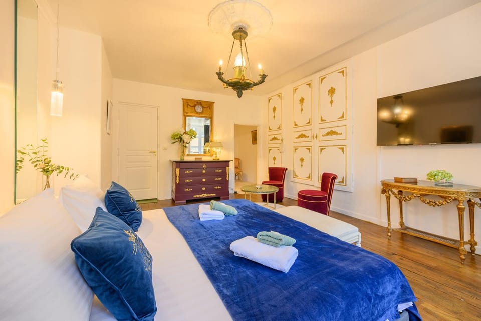 LA SUITE de NOTRE DAME au pied du CHATEAU FORT Bed and Breakfast in Wallonia, Belgium