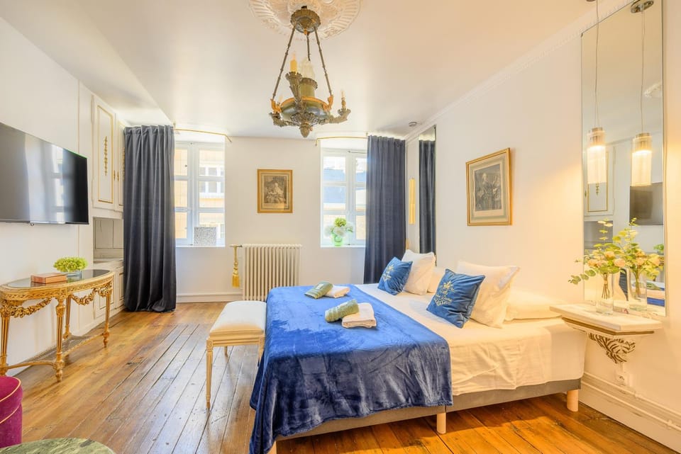 LA SUITE de NOTRE DAME au pied du CHATEAU FORT Bed and Breakfast in Wallonia, Belgium