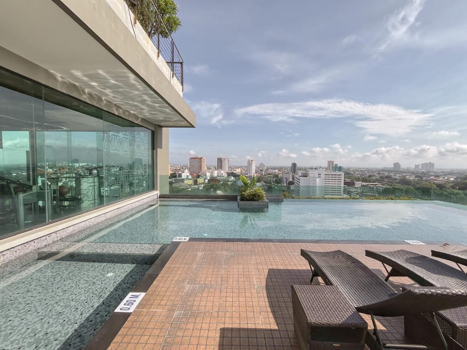 Swimming pool, sunbed