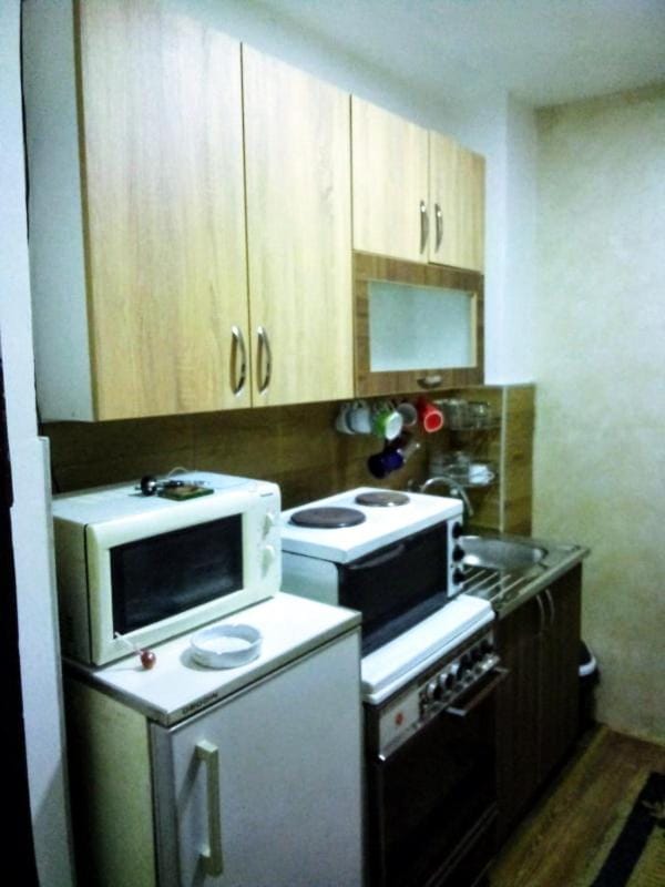 Kitchen or kitchenette, oven, toaster