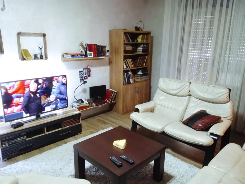 Communal lounge/ TV room, Living room, Seating area