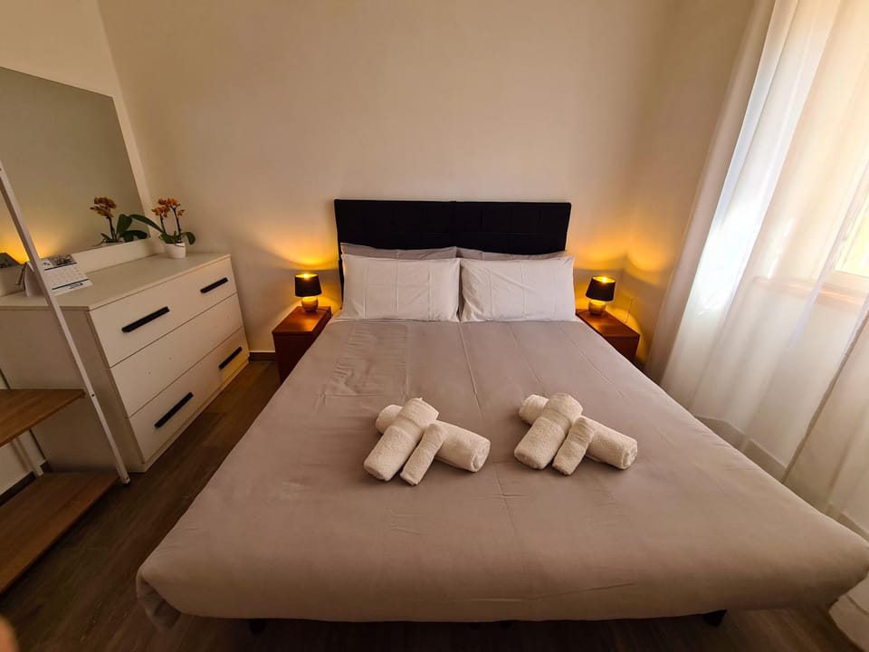 Bed, Photo of the whole room, Bedroom, towels, wardrobe