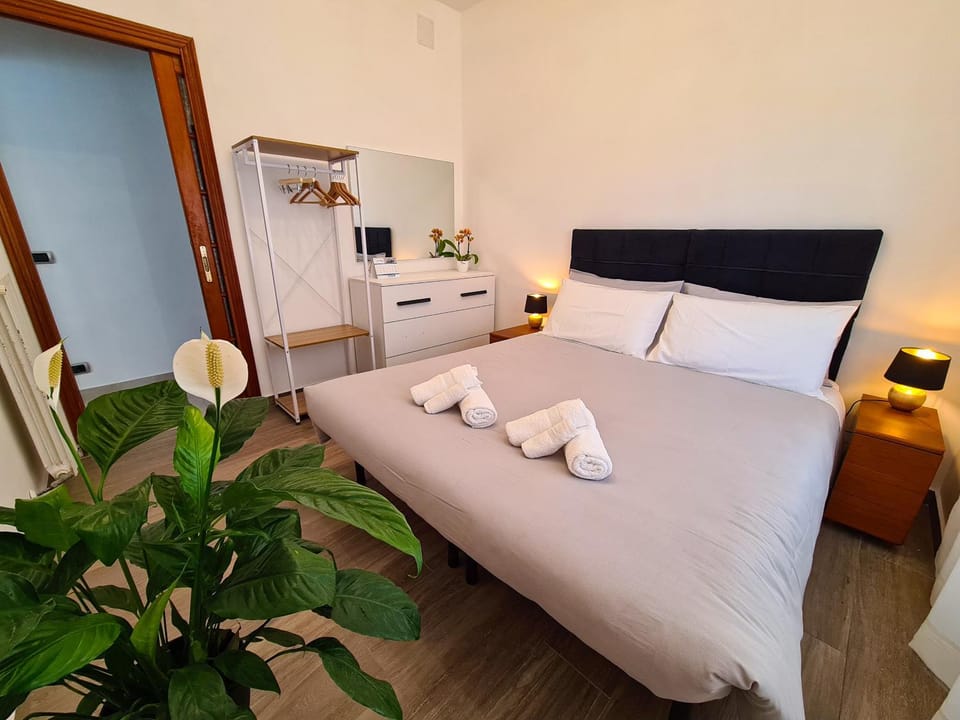 Bed, Photo of the whole room, Bedroom, towels, wardrobe