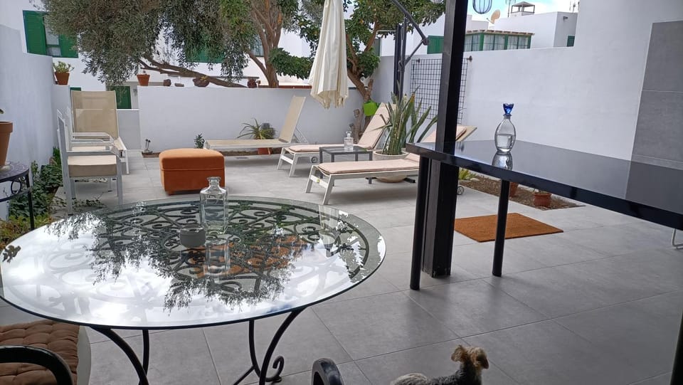 Patio, Solarium, Seating area, Dining area, Garden view