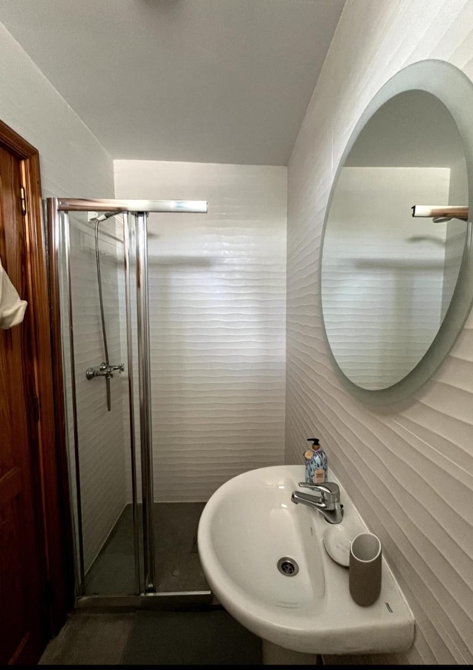 Shower, Bathroom, hair dryier, towels