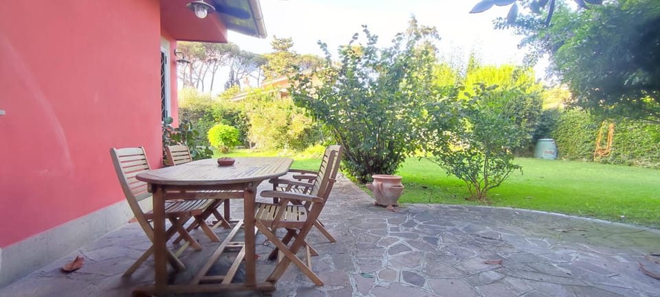 Patio, Spring, Day, Garden, Dining area, Garden view