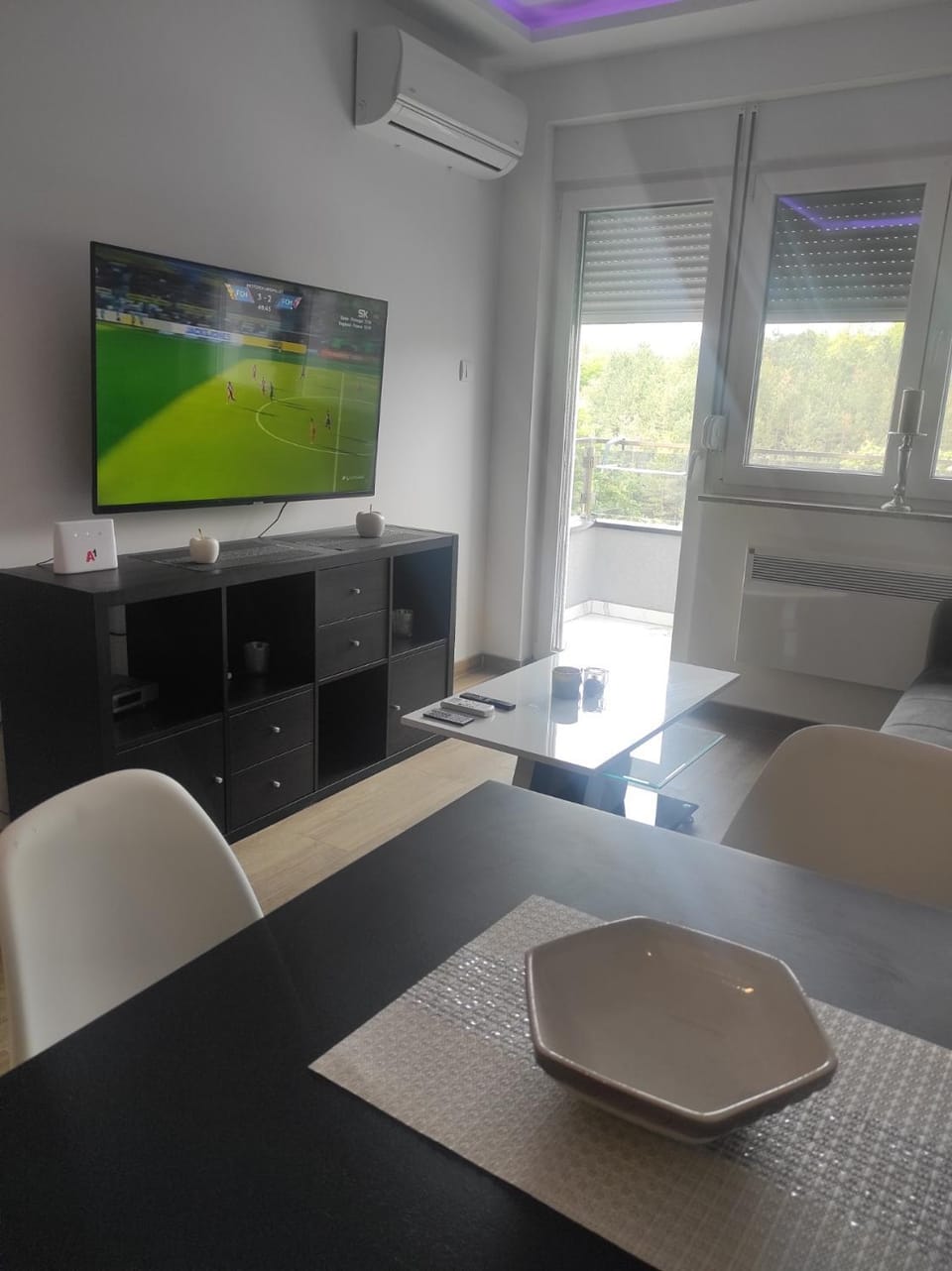 TV and multimedia, Living room, Seating area, Dining area, Evening entertainment