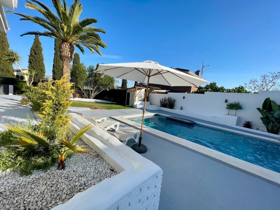 VILLA EXCLUSIVA con Piscina, Jardín y Barbacoa House in Andalusia