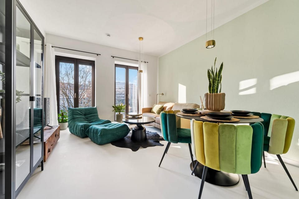 Living room, Seating area, Dining area