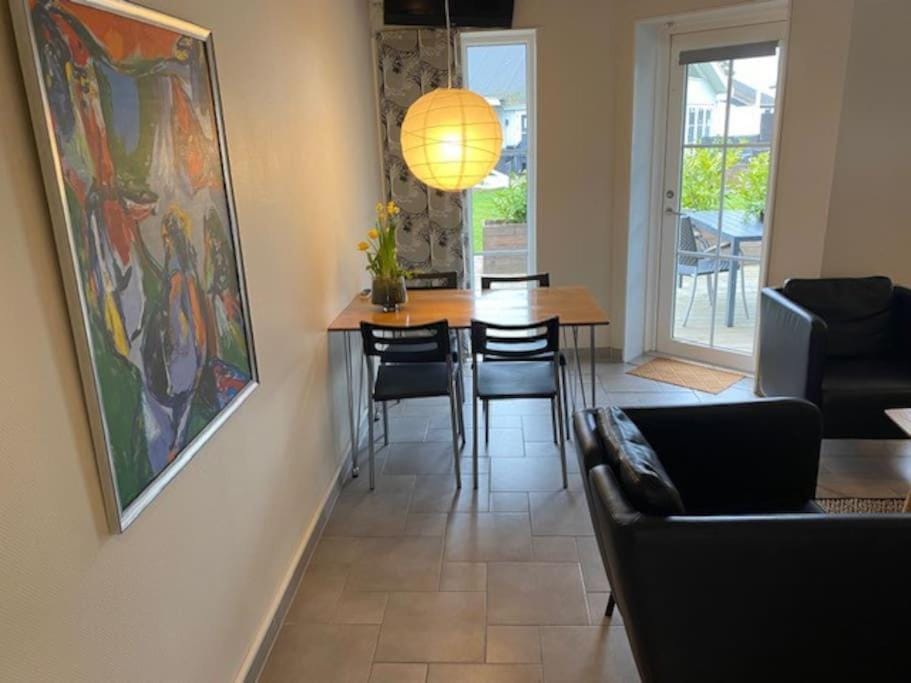 Seating area, Dining area