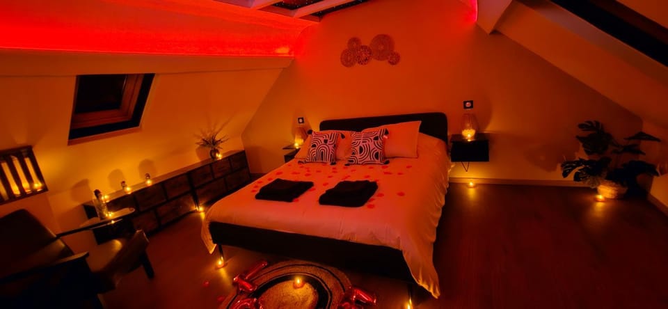 Photo of the whole room, Bedroom
