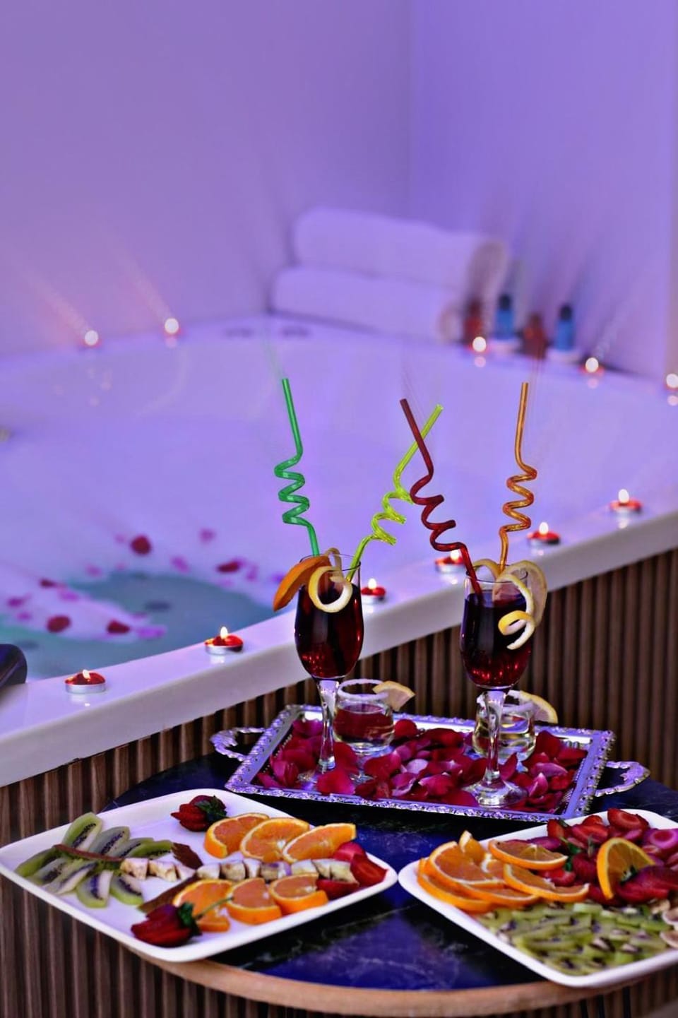 Bed, Food and drinks, Photo of the whole room, Bedroom, Drinks
