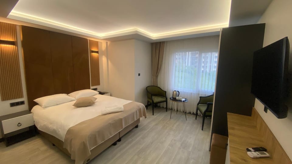 Communal lounge/ TV room, Bed, TV and multimedia, Bedroom, wardrobe