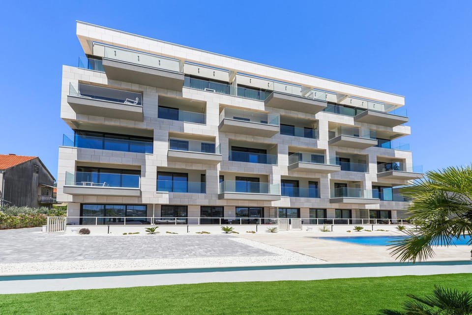 Property building, Pool view