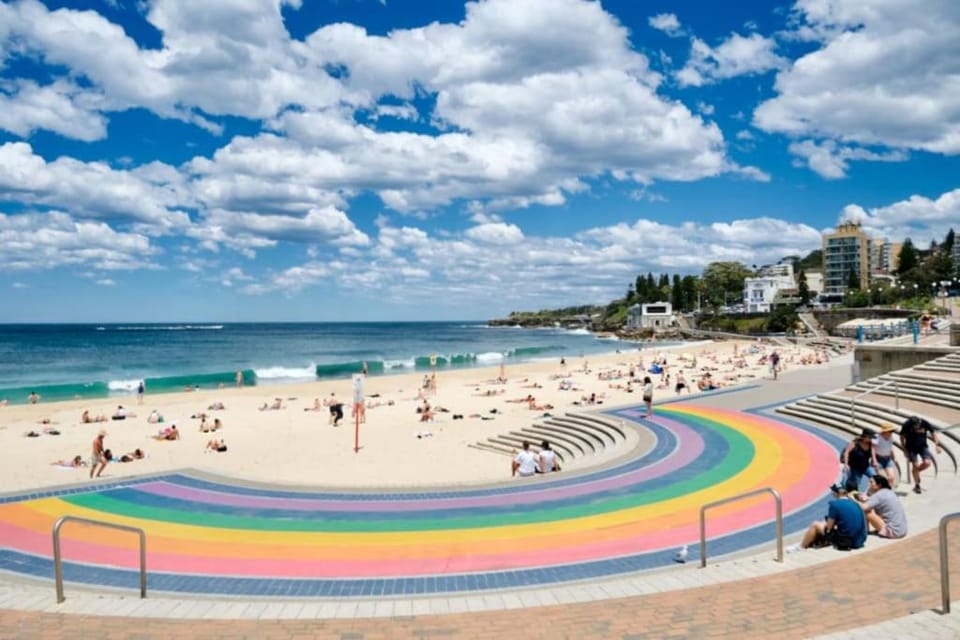 Elegant Family Retreat Near Beaches & Sydney CBD Apartment in Kensington