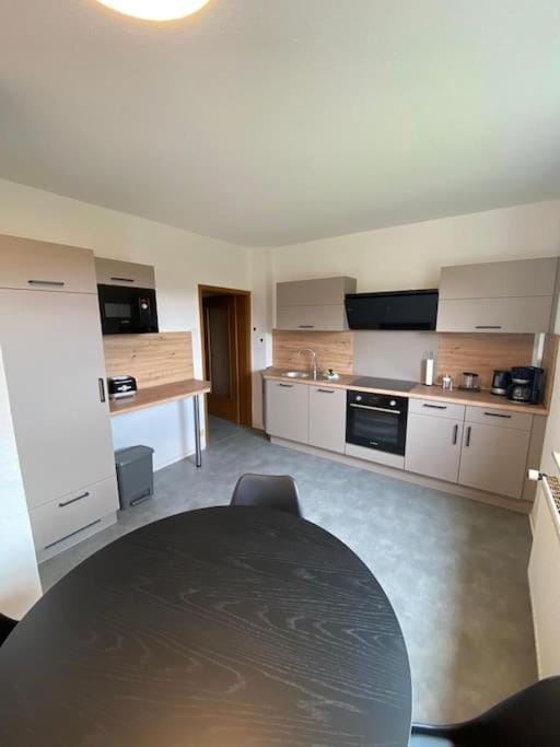 Kitchen or kitchenette, oven, pet friendly, stove, toaster