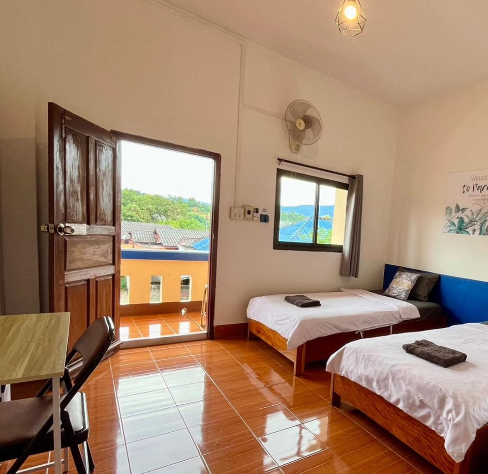 1 Min to Slow Boat Guesthouse Bed and Breakfast in Laos