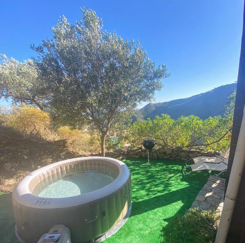 Garden, Hot Tub