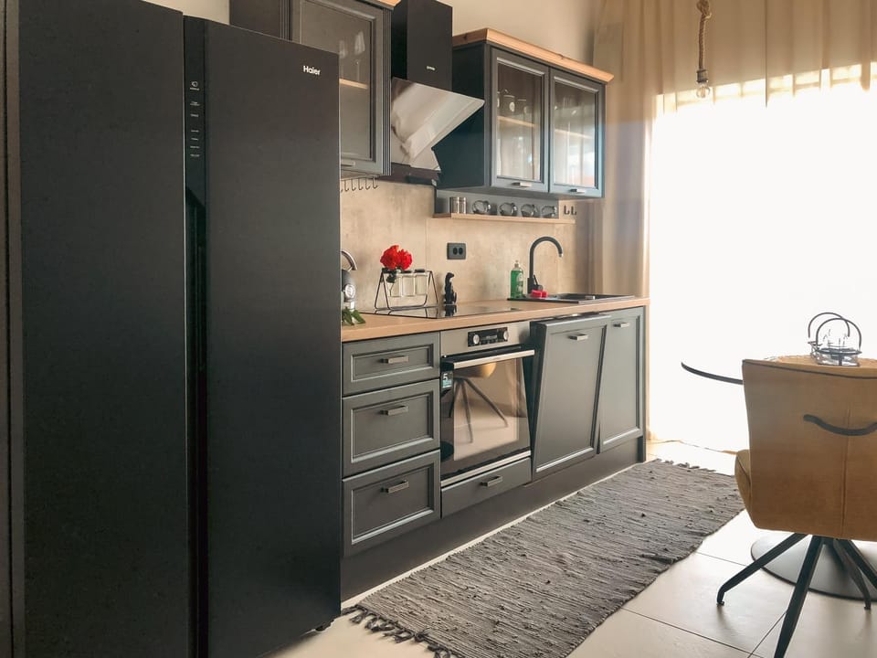Spring, Summer, Kitchen or kitchenette, dishwasher, oven, stove, kitchen