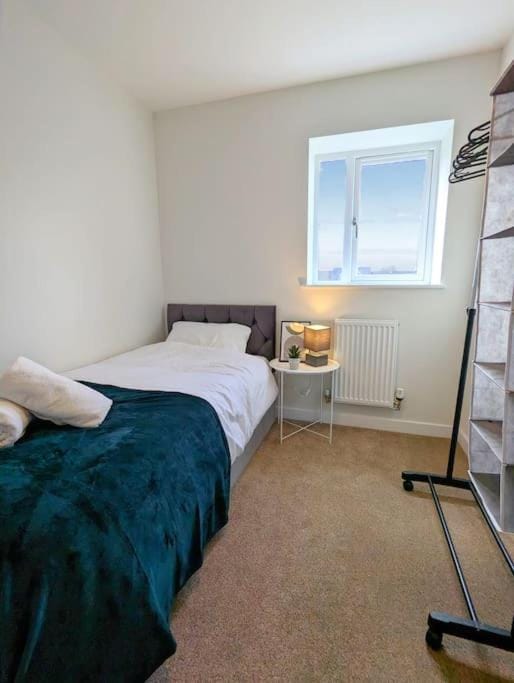 3-Bed, Sleeps 6, 3 Bath, Parking, WiFi House in Breckland District