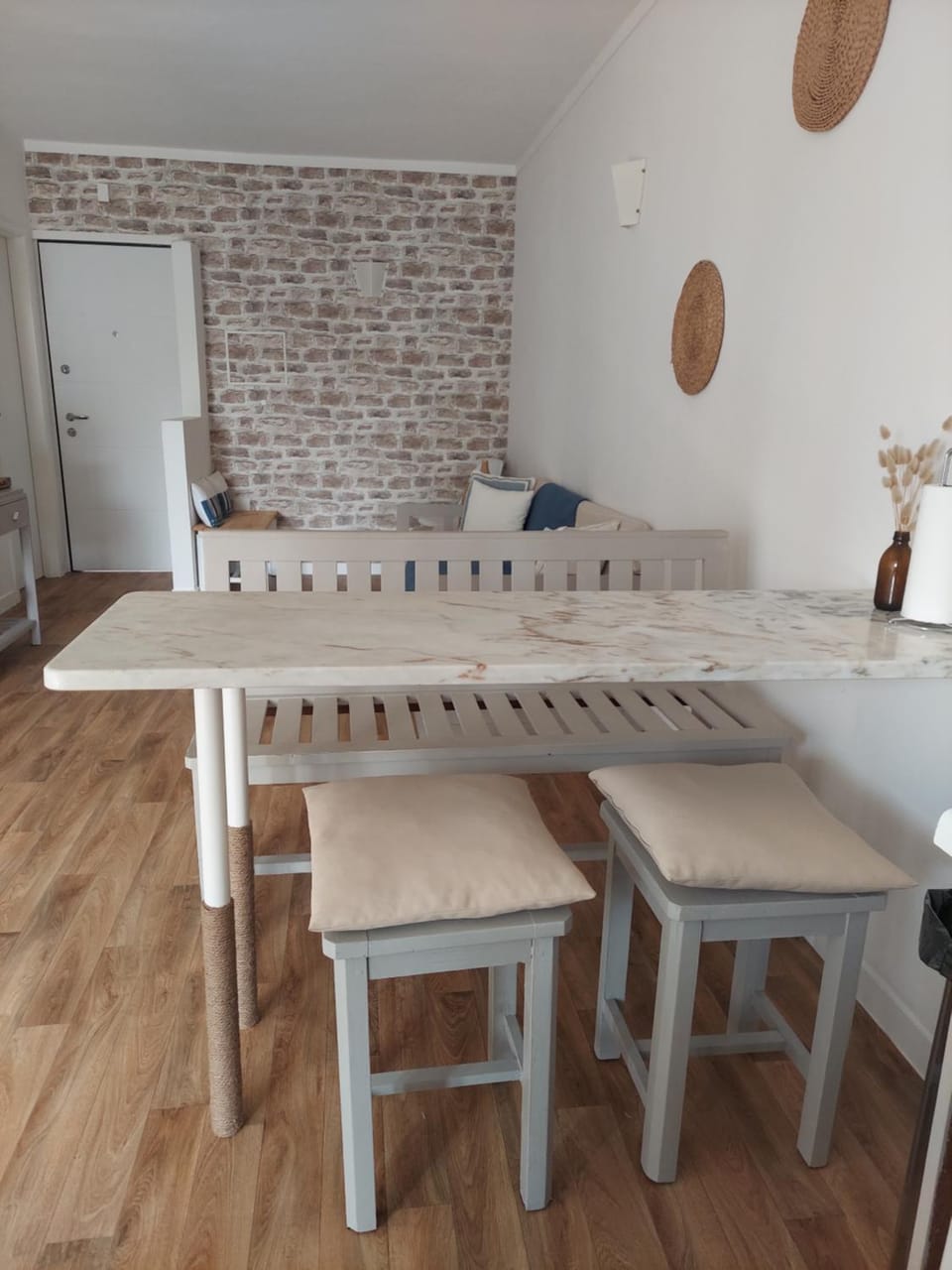 Seating area, kitchen