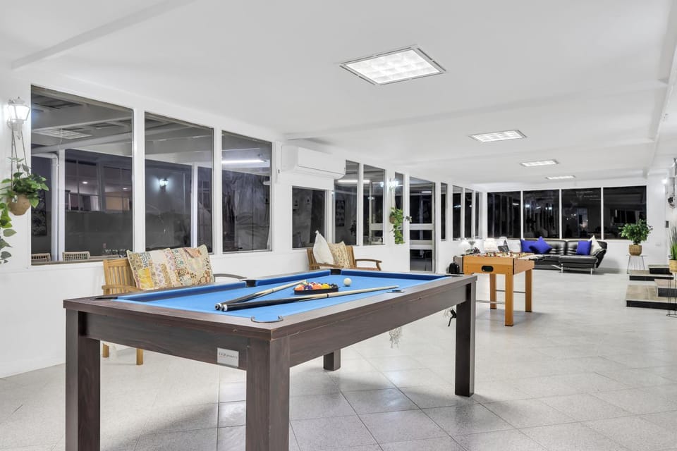 Billiard, Game Room