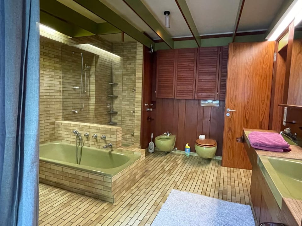Bath, towels