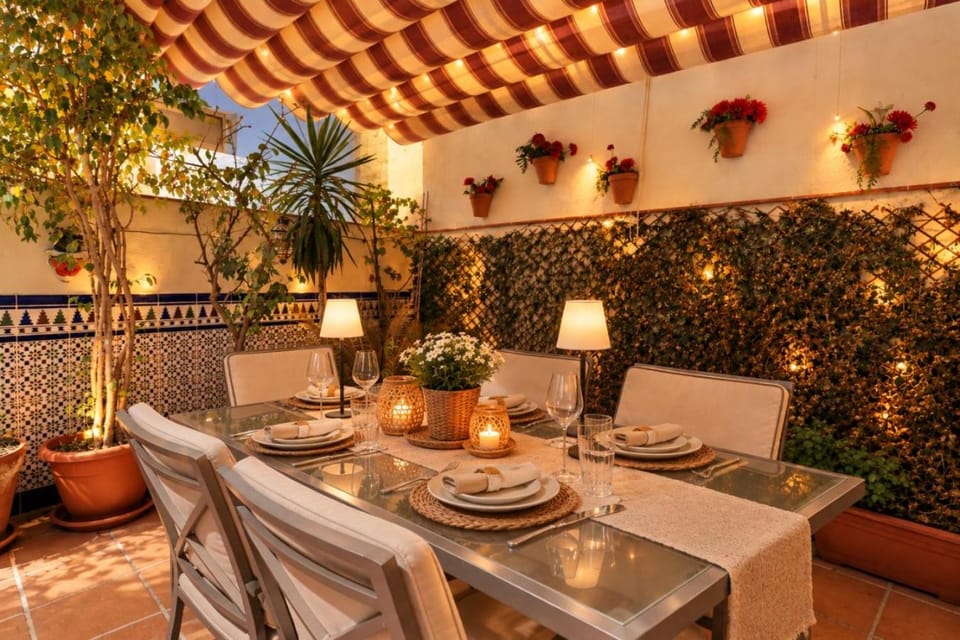Seating area, Dining area