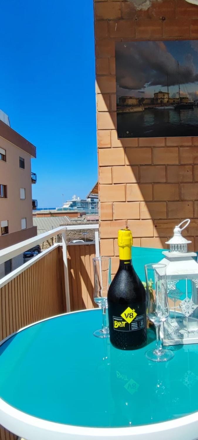 Day, View (from property/room), Balcony/Terrace, Food and drinks, Drinks