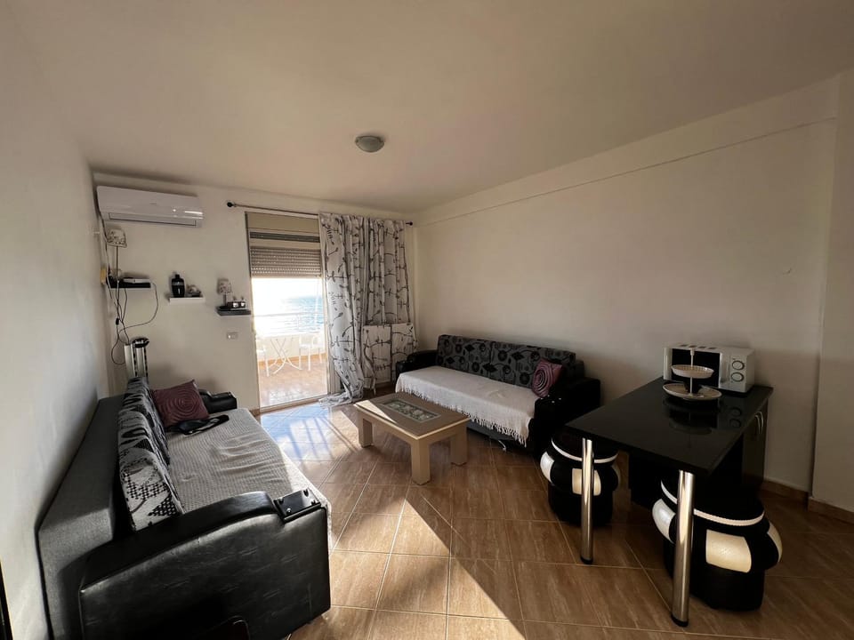 Living room, Seating area, Dining area, air conditioner