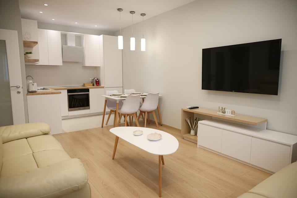TV and multimedia, Kitchen or kitchenette, Living room, Dining area