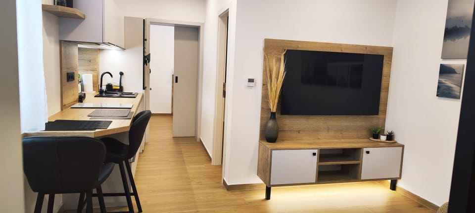 TV and multimedia, Kitchen or kitchenette, Living room