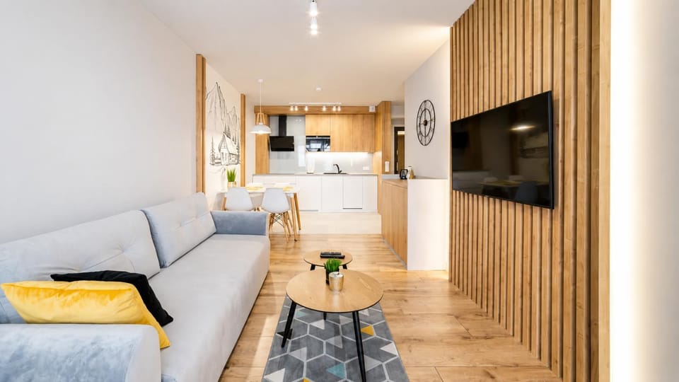 TV and multimedia, Coffee/tea facilities, Kitchen or kitchenette, Living room, Seating area, Dining area, microwave