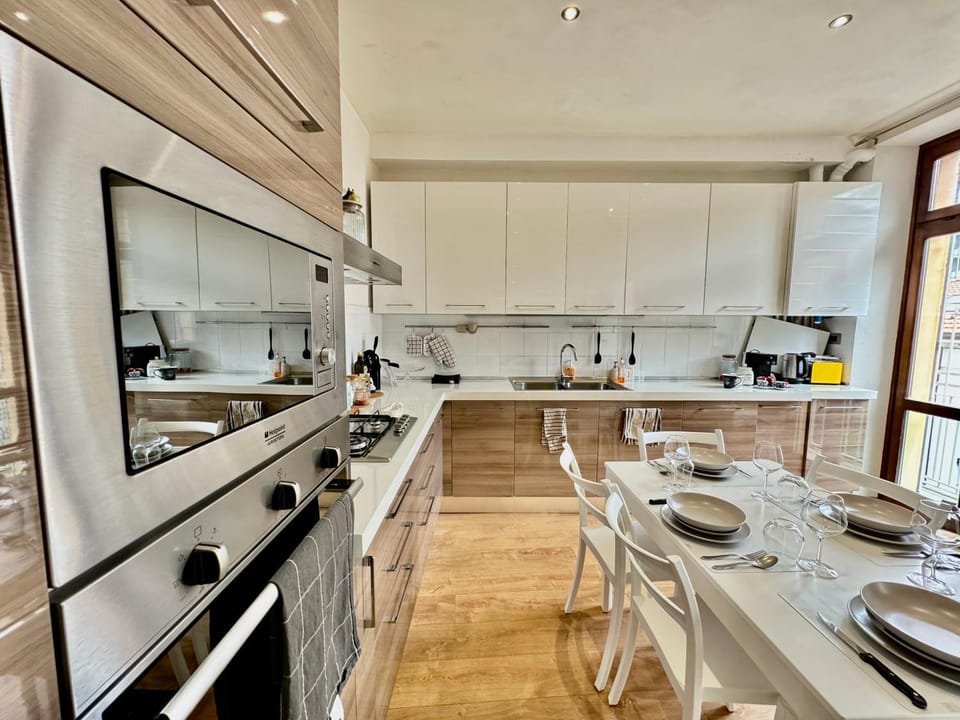 Como Lake 2BD near the station Apartment in Como