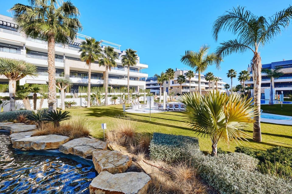 Property building, Garden, Garden view, Swimming pool