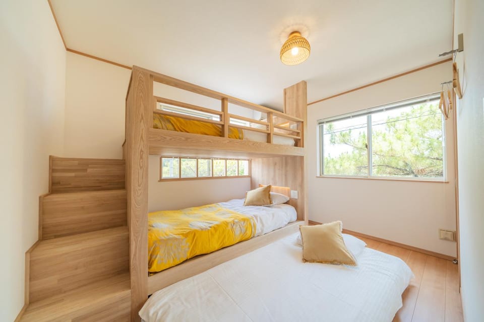 Bedroom, bunk bed