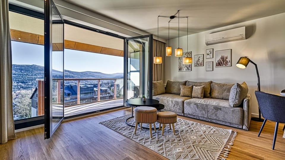 Balcony/Terrace, Seating area, Mountain view, air conditioner