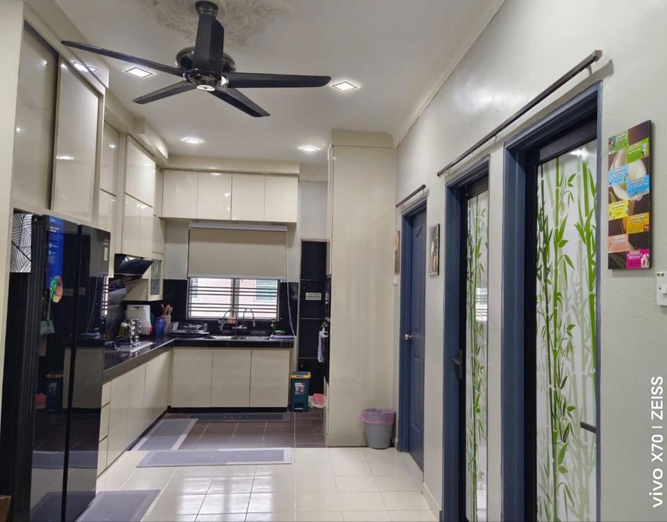 Toilet, Kitchen or kitchenette, microwave, oven