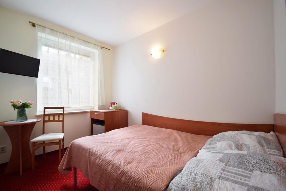 Bed, TV and multimedia, Photo of the whole room