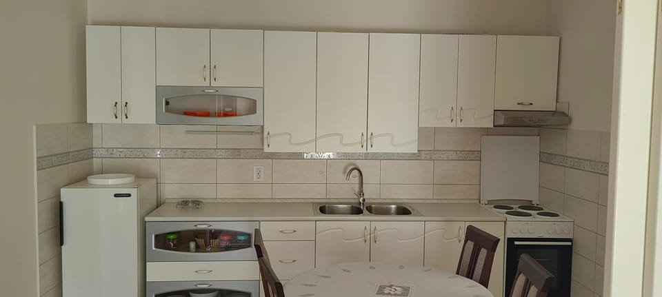 Kitchen or kitchenette, oven, stove