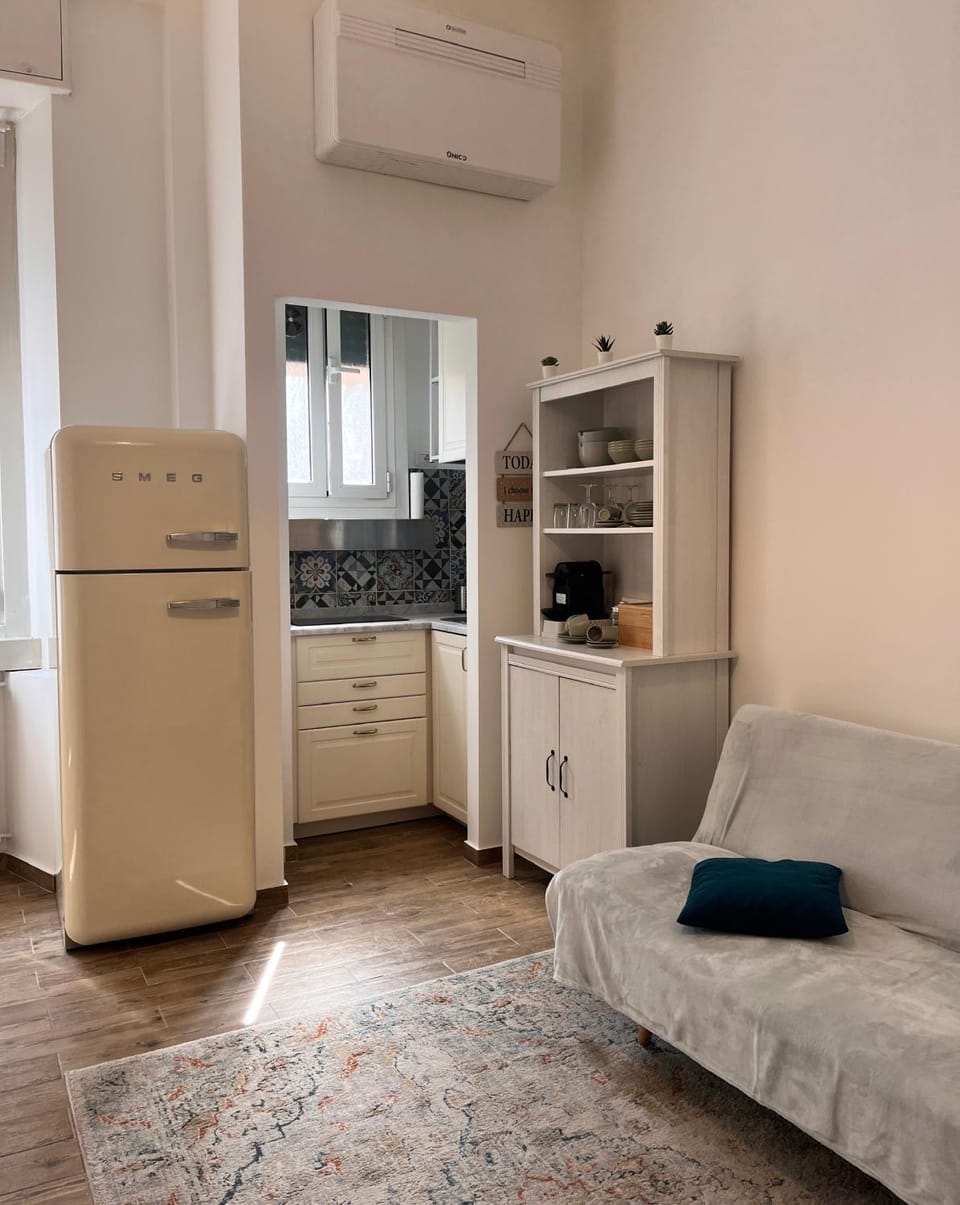 Lounge or bar, kitchen
