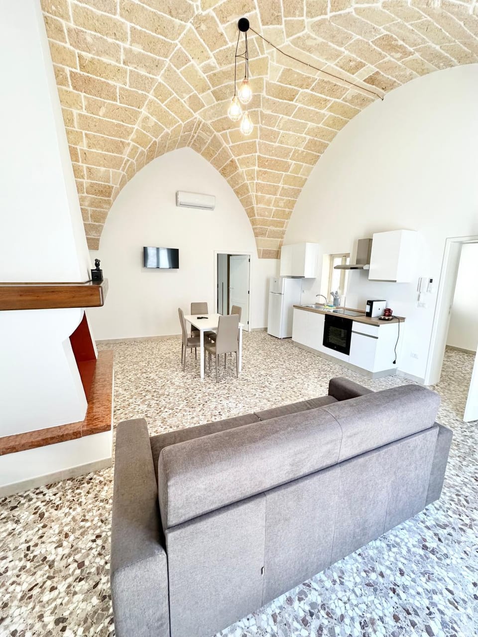 Kitchen or kitchenette, Living room, Seating area, Dining area, stove
