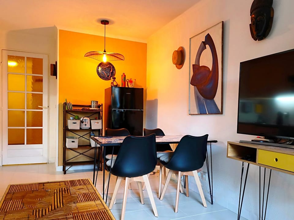 CANNES Appartement - terrasse, jardin prive, parking, piscine, climatisation Apartment in Cannes