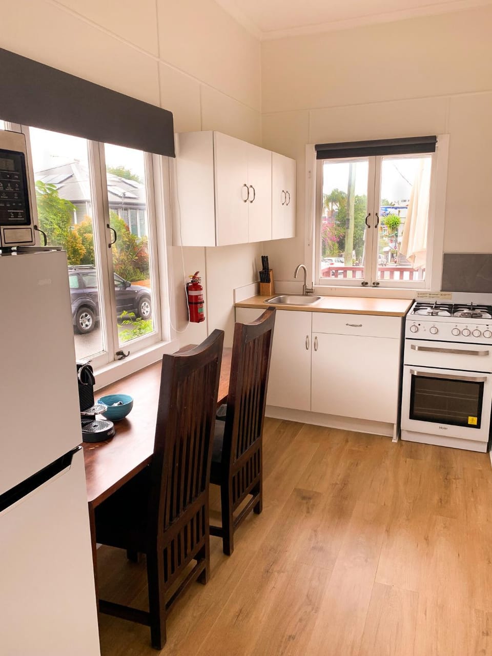 Kitchen or kitchenette, microwave, oven, stove
