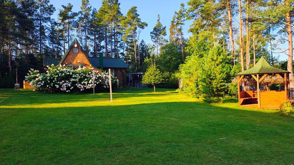 Chatka Baby Jagi - Domek z balią i kominkiem w lesie pośród jezior House in Pomeranian Voivodeship