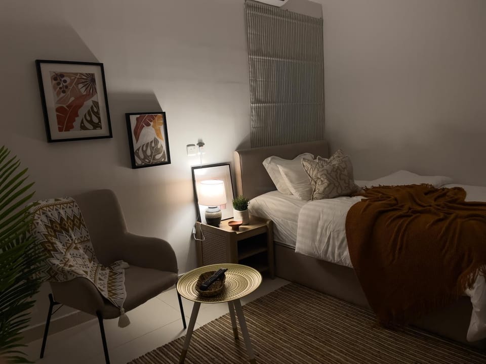 Bed, TV and multimedia, Photo of the whole room, Bedroom, Parking, internet, microwave, air conditioner