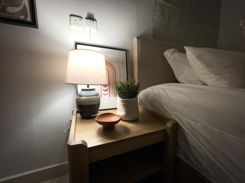 Bed, TV and multimedia, Photo of the whole room, Bedroom, internet
