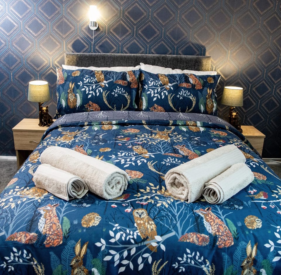 Bedroom, towels